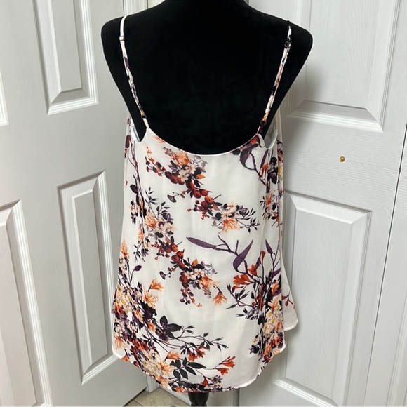Show me your mumu floral tank top - Picture 3 of 6